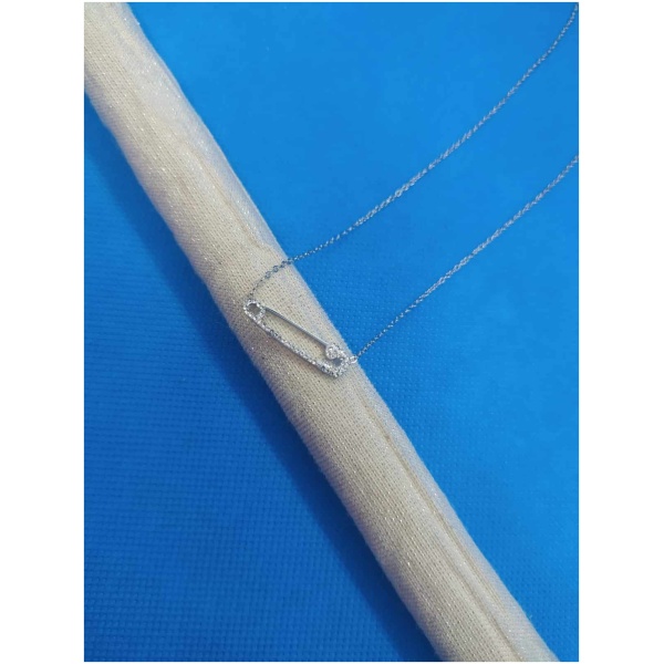 Collier épingle a nourrice
