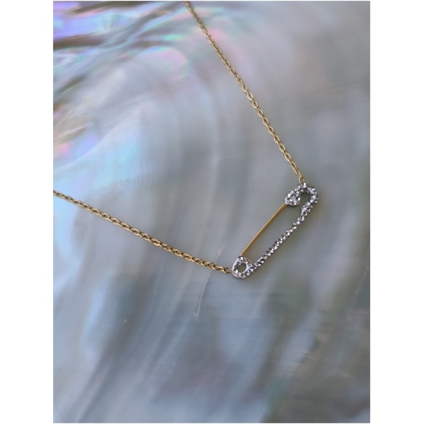 Collier épingle a nourrice