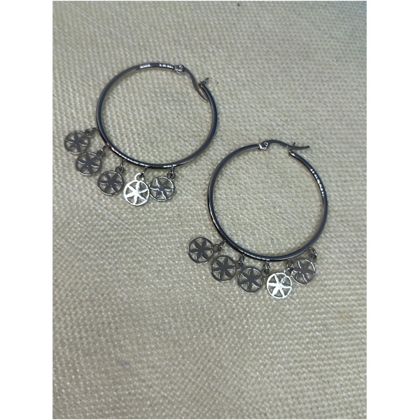 Boucle d'oreille créole avec breloque