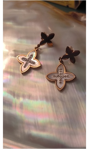 Boucle d'oreille trèfle nacré