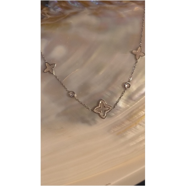 Collier trèfle nacré