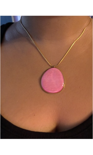 Collier médaillon rose