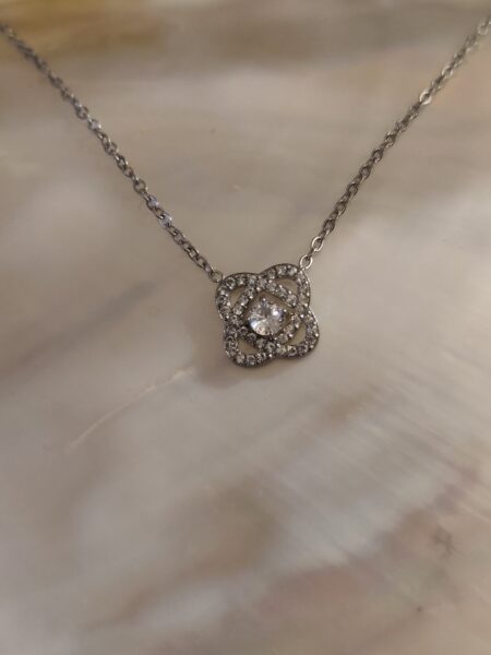 Collier rose