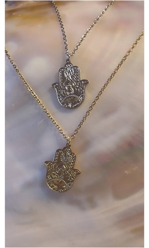 Collier main orientale