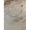 Collier étoile or et perle sur nacre.