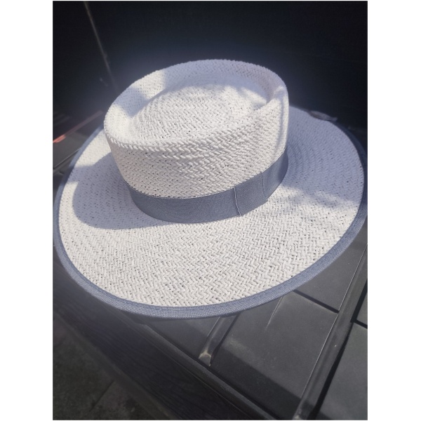 Chapeau blanc/bleu