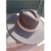 Chapeau blanc/bleu