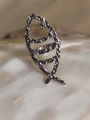 Bague poisson martelé