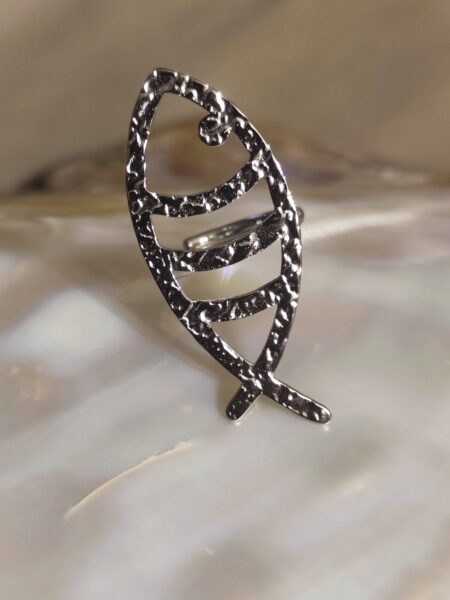 Bague poisson martelé
