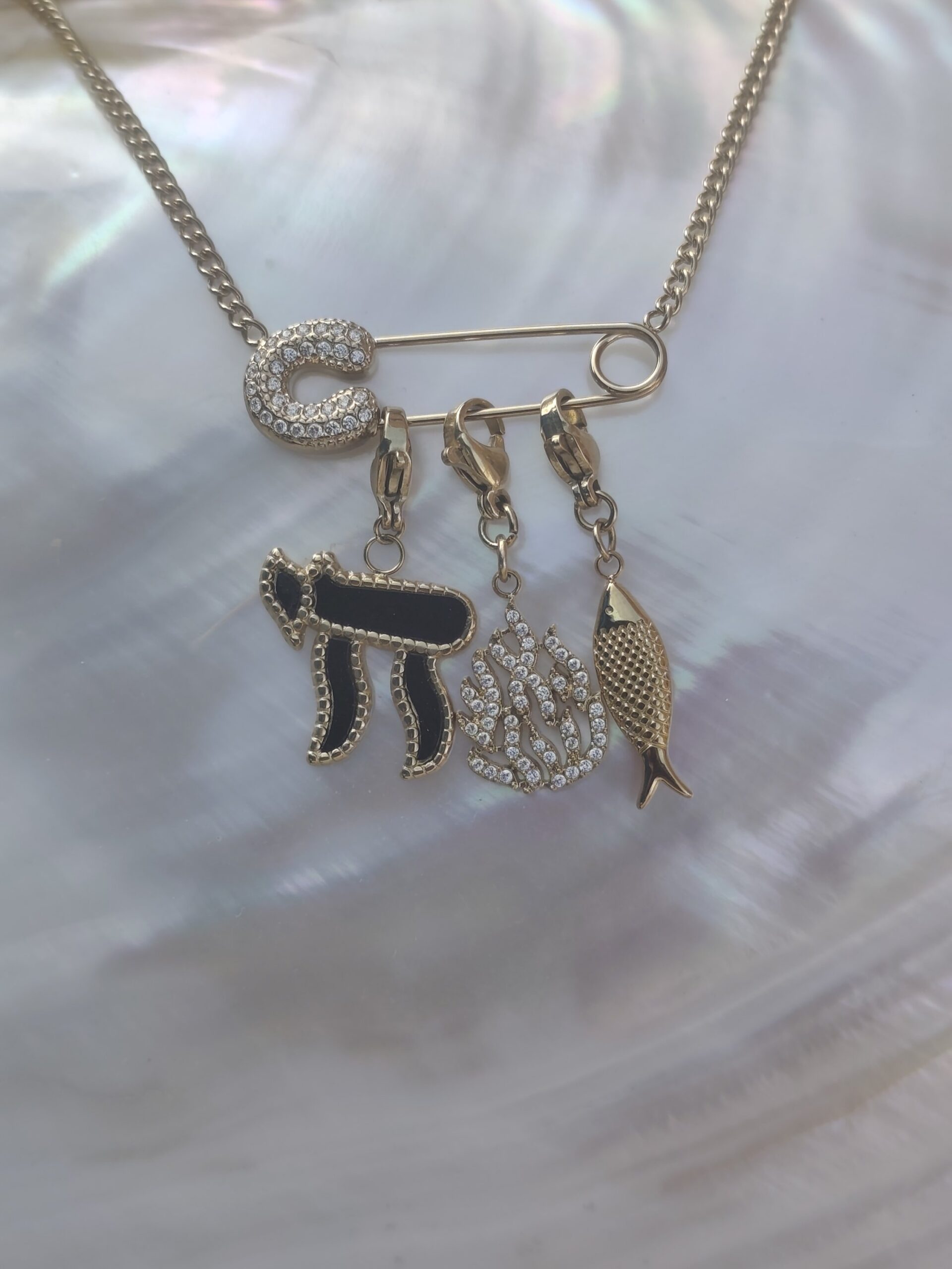 Collier épingle à nourrice