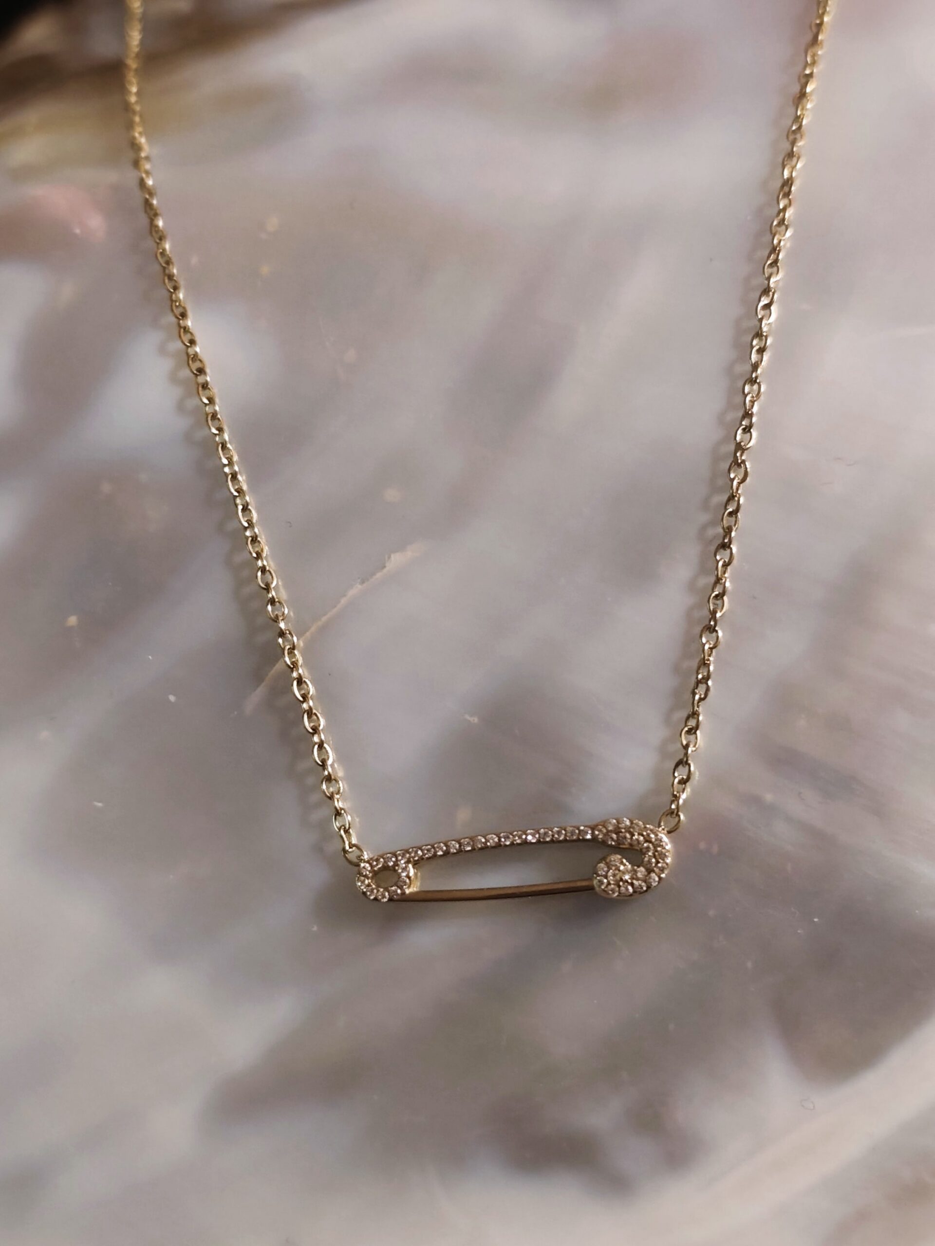 Collier épingle à nourrice