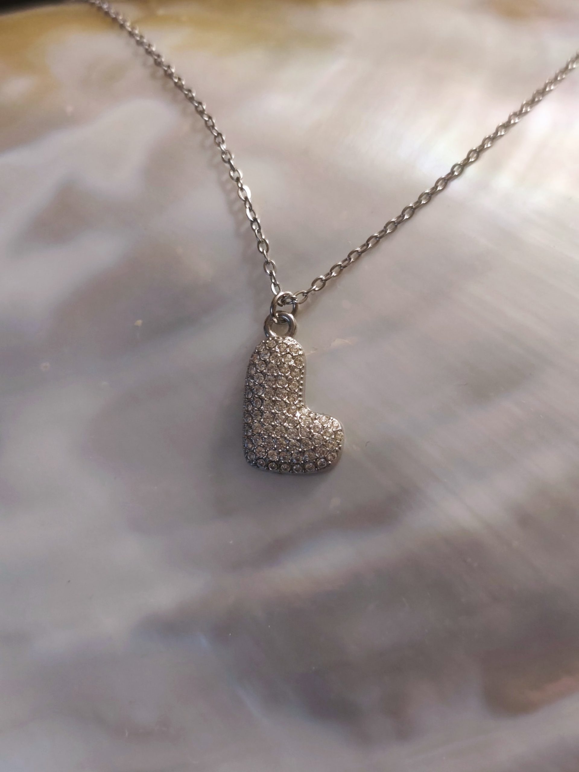 Collier L