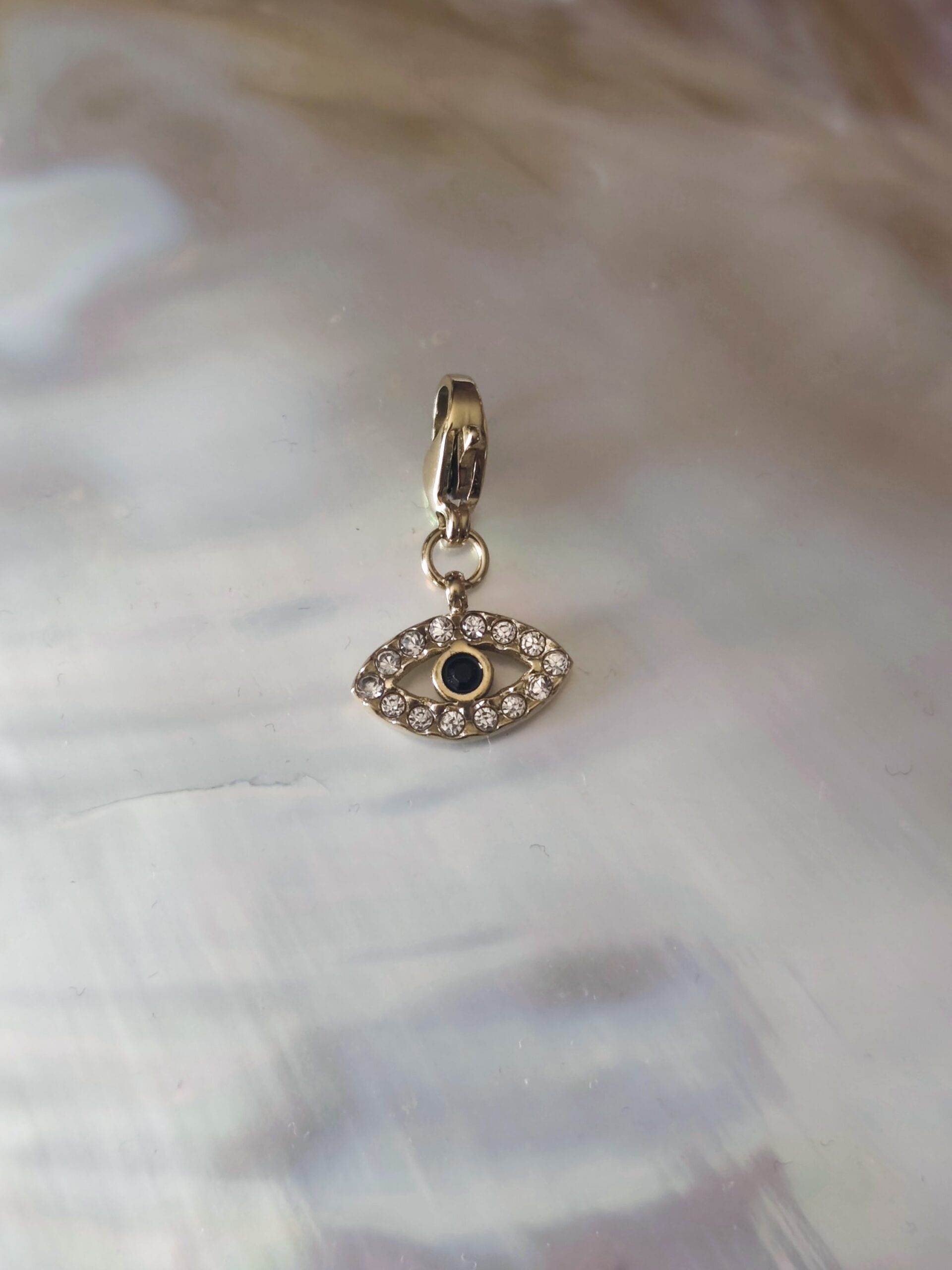 Charm oeil