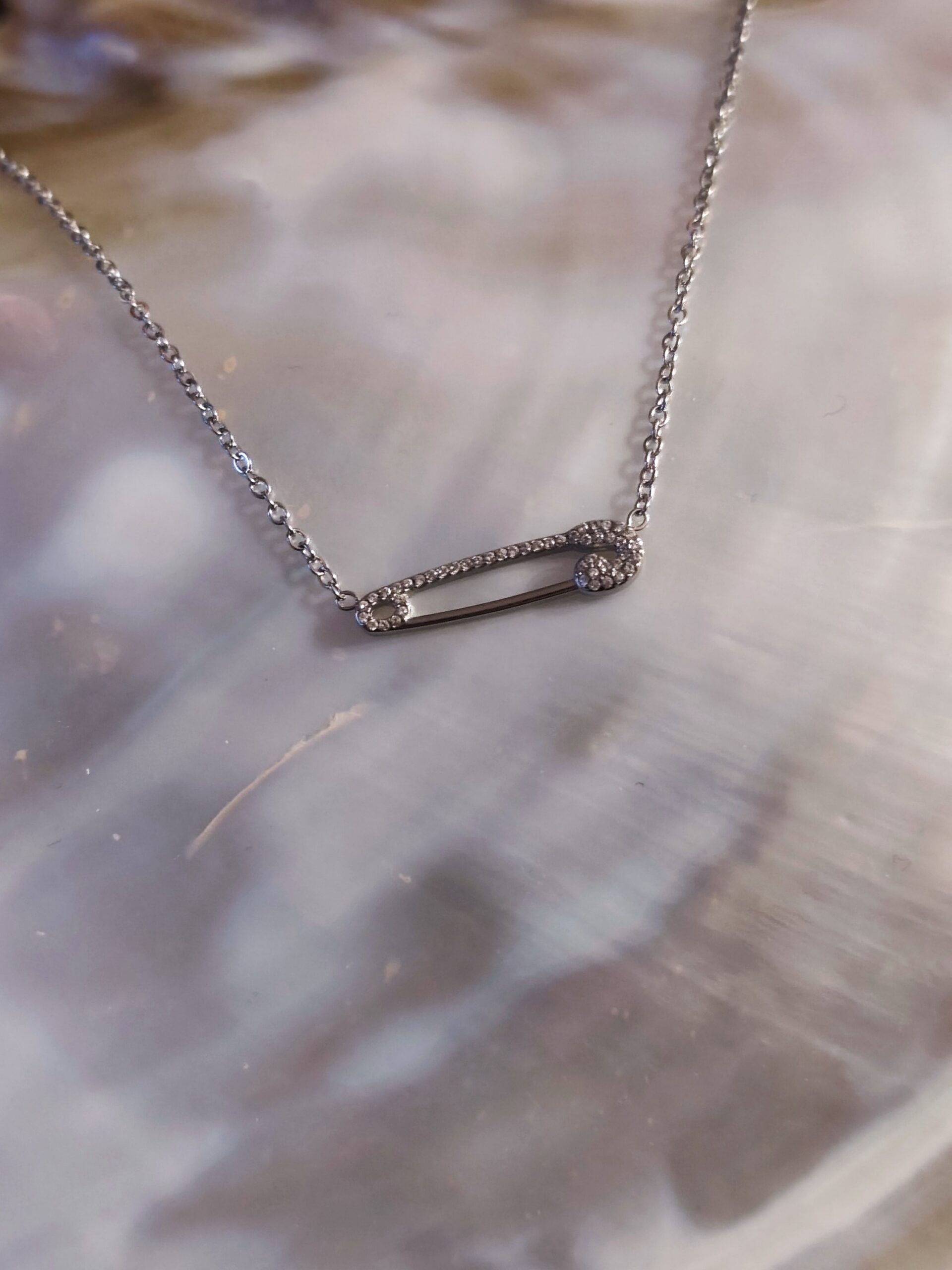 Collier épingle