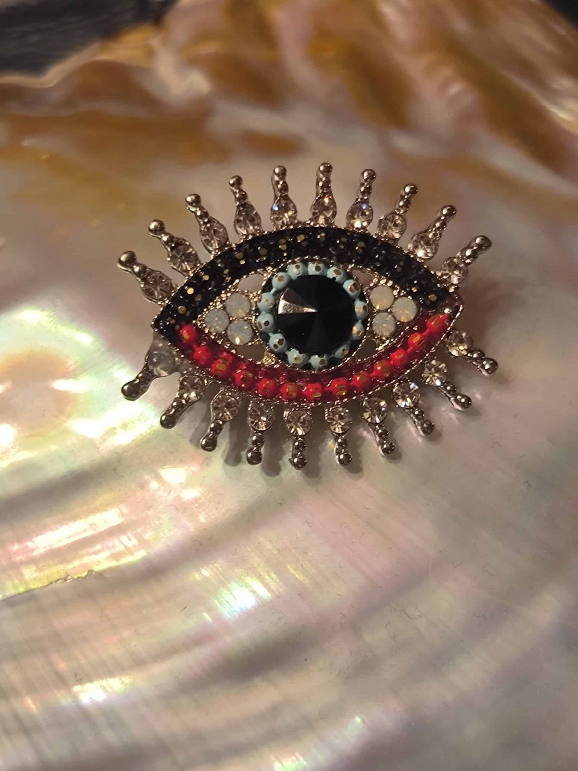Broche oeil