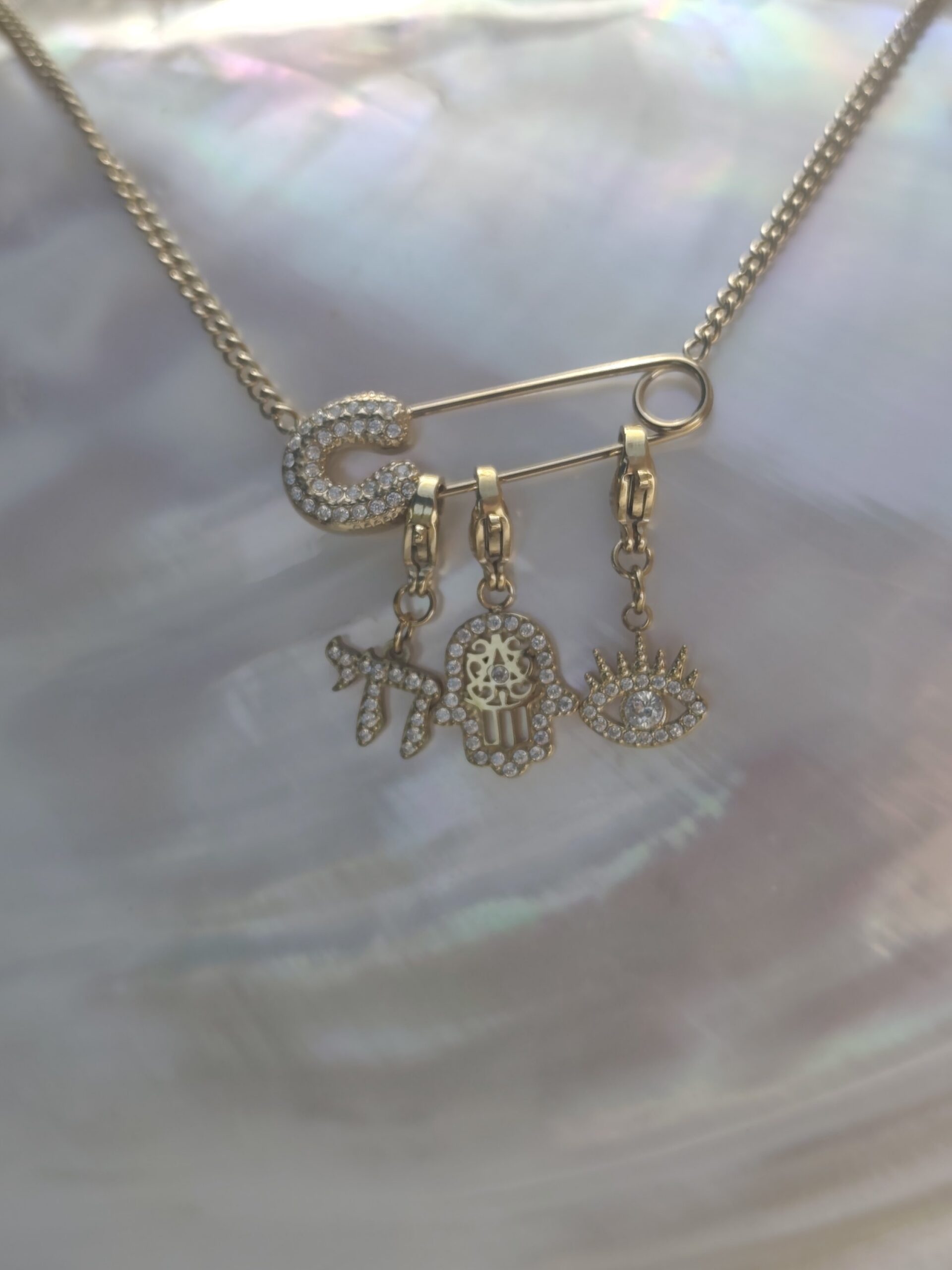 Collier épingle à nourrice charm