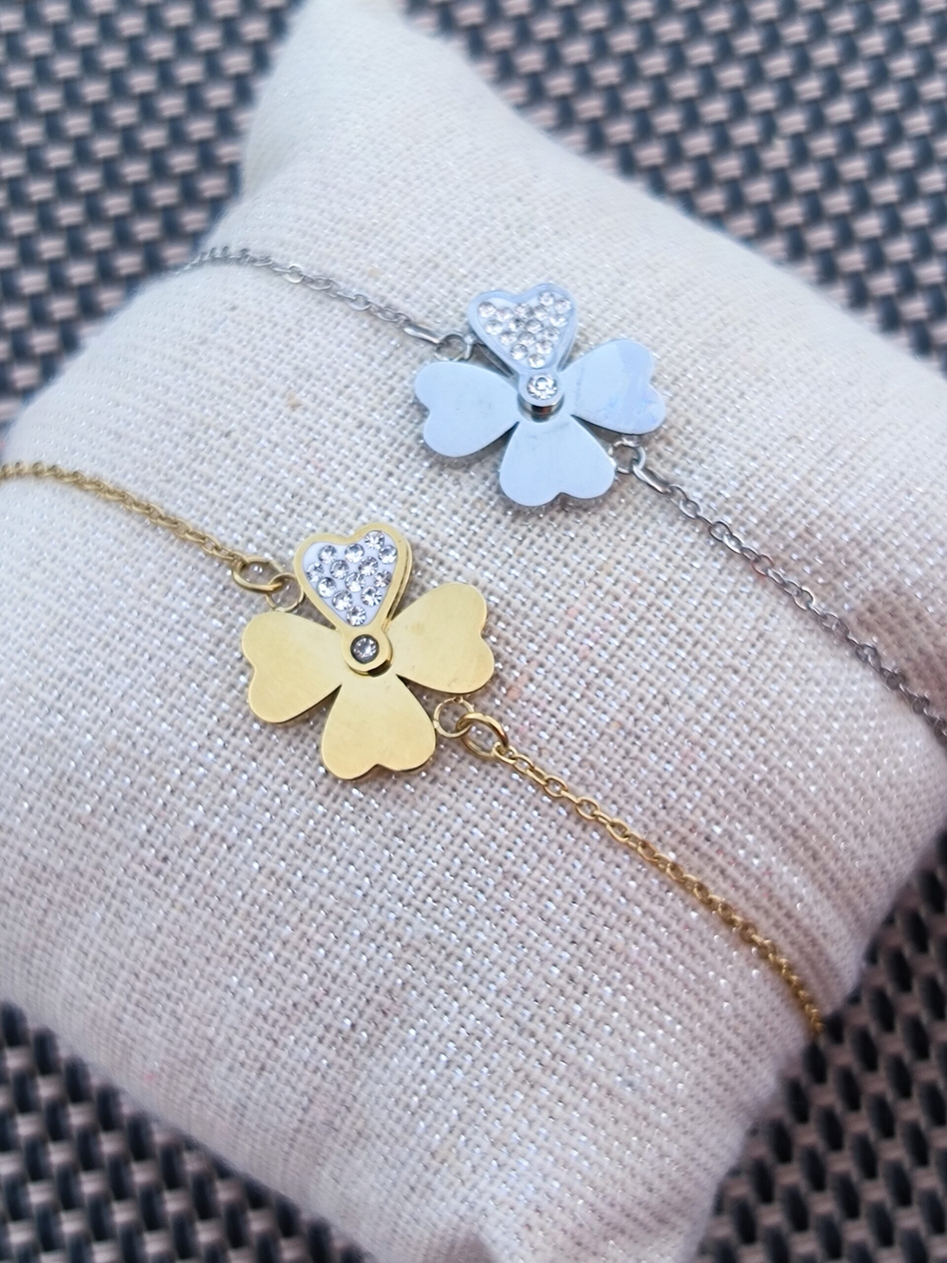 Bracelet "trèfle avec 1 feuille diamant"
