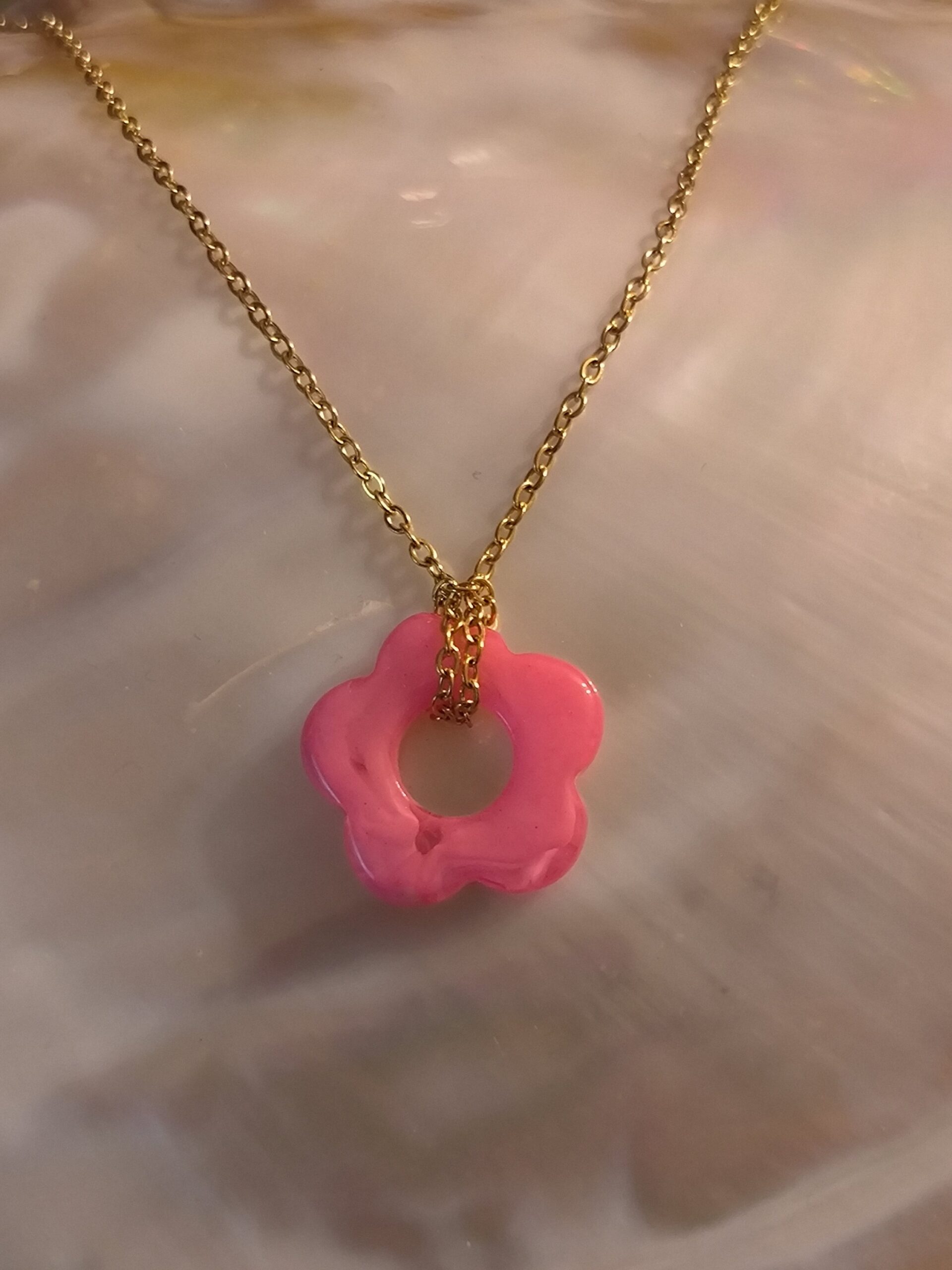 Collier fleur rose fushia
