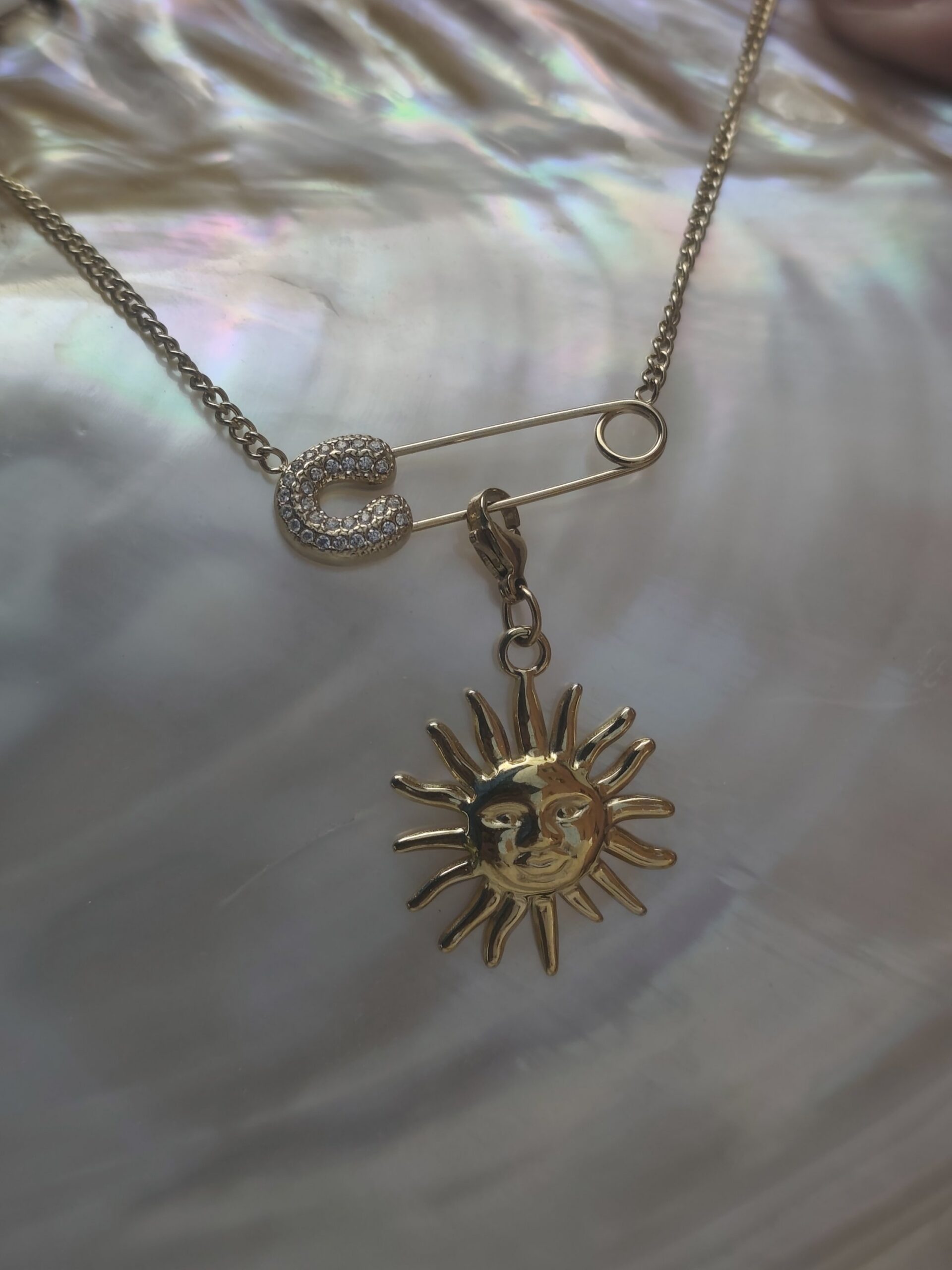 Collier épingle soleil