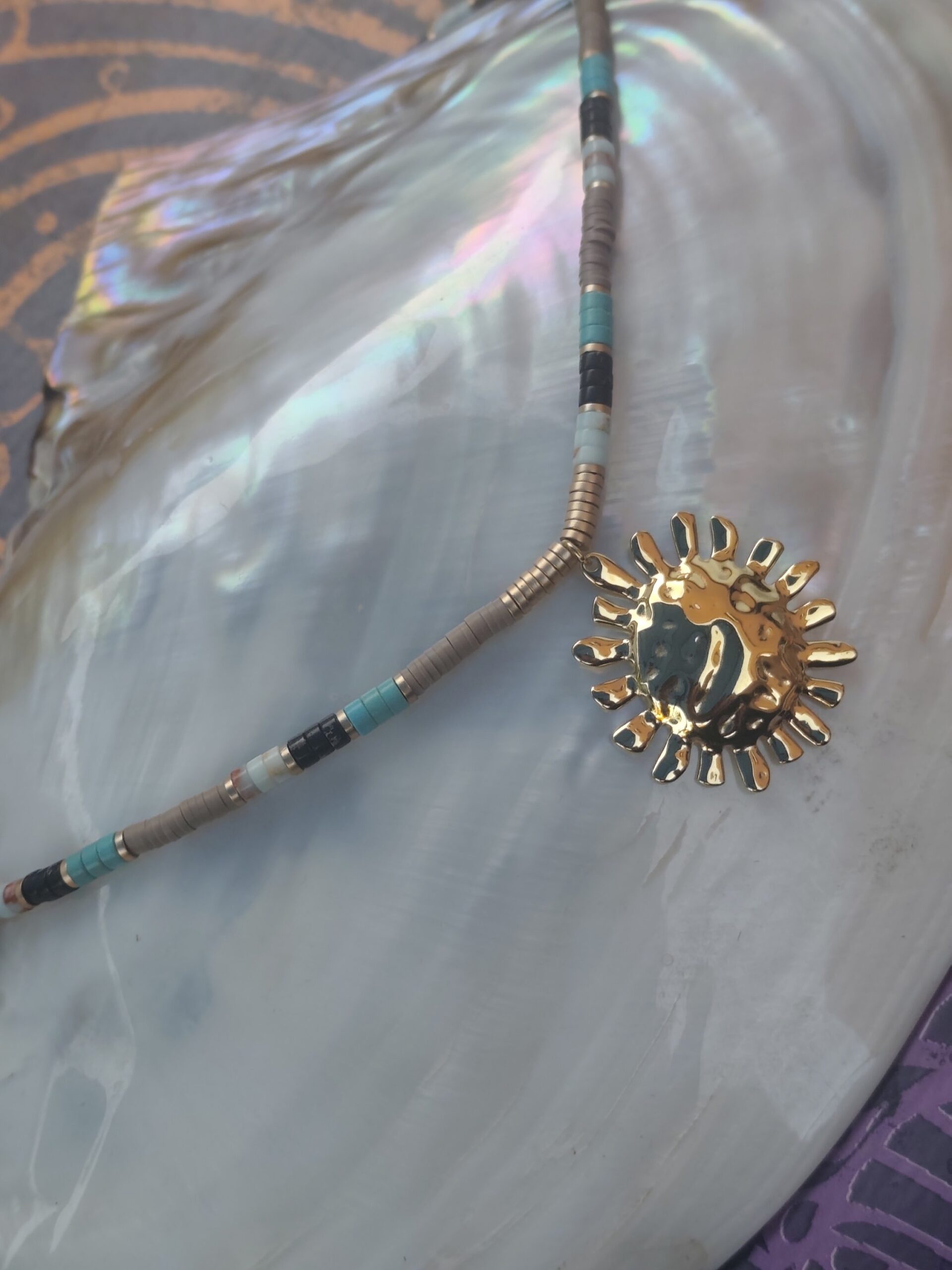 Collier soleil perlé