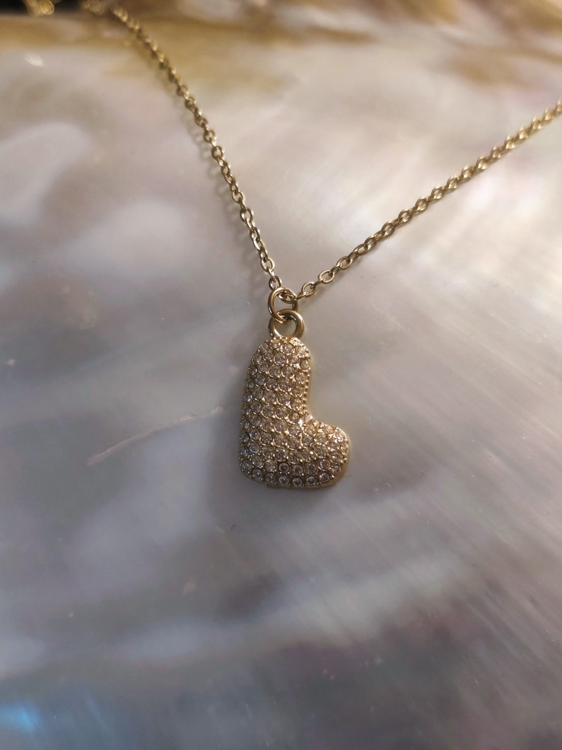 Collier L