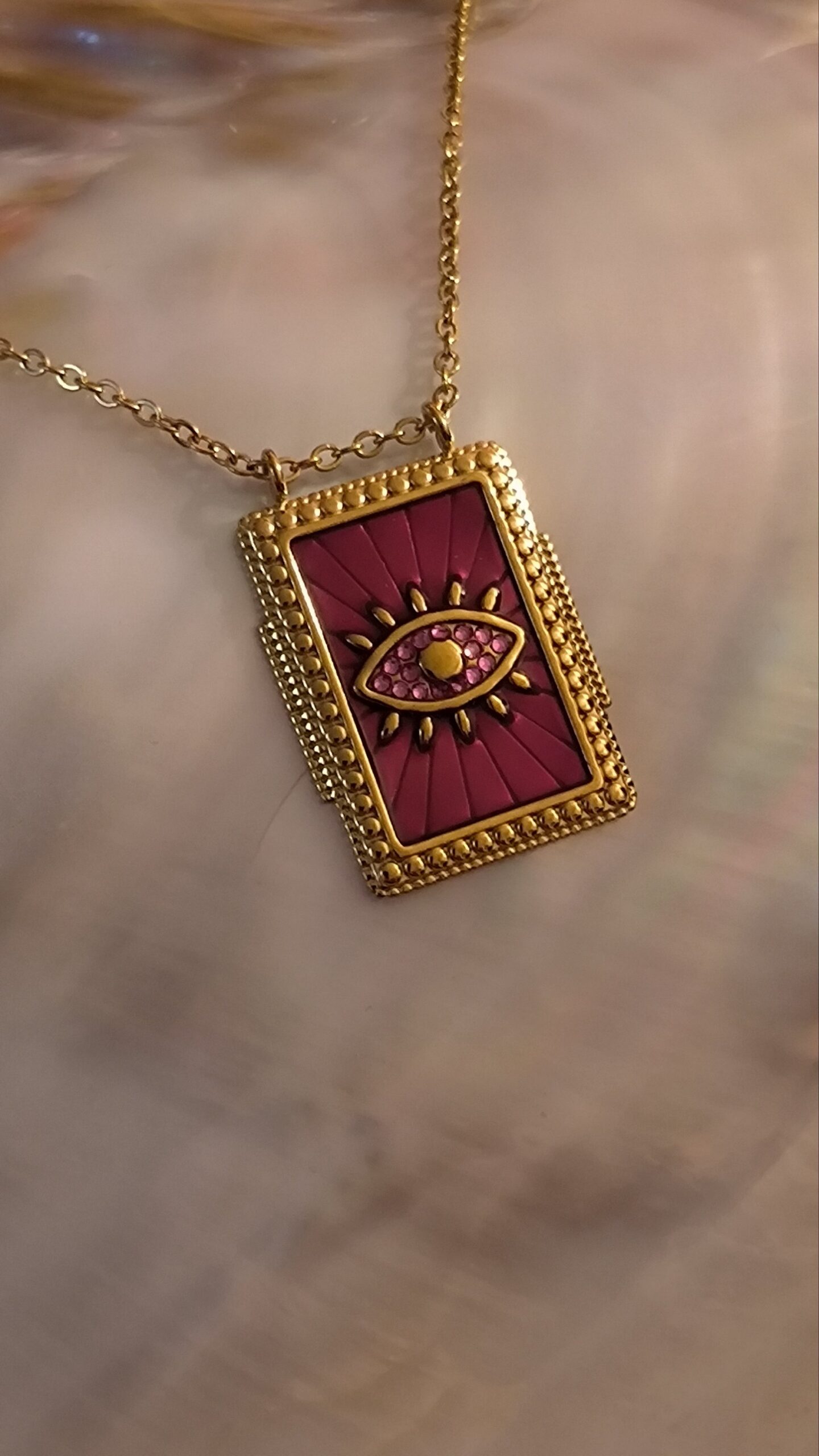 Collier plaque oeil