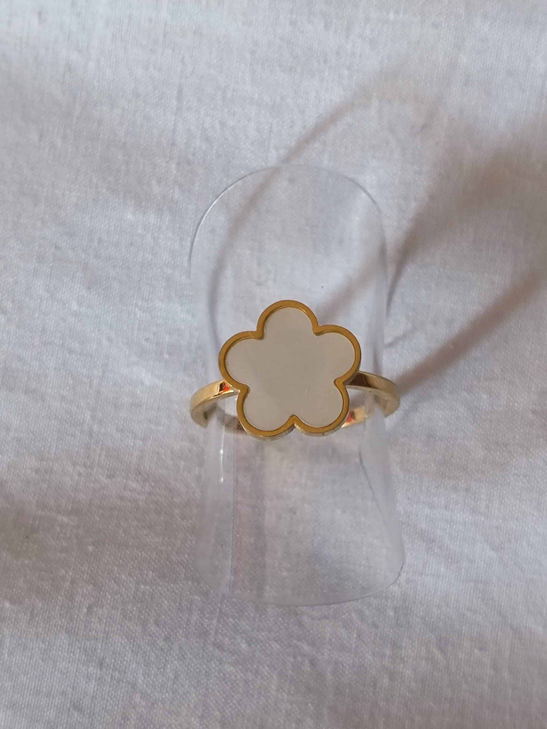 Bague fleur nacré