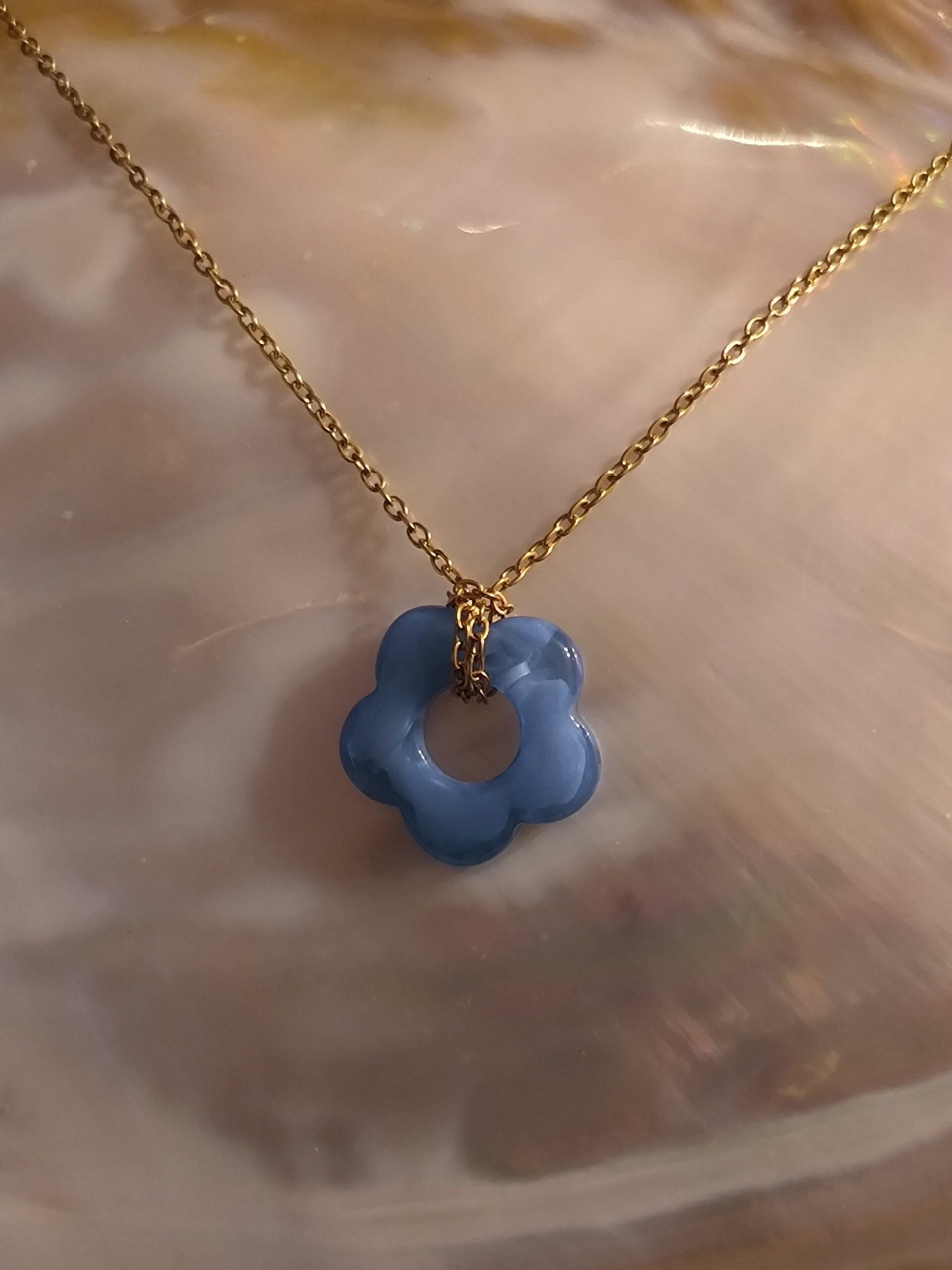 Collier fleur bleu
