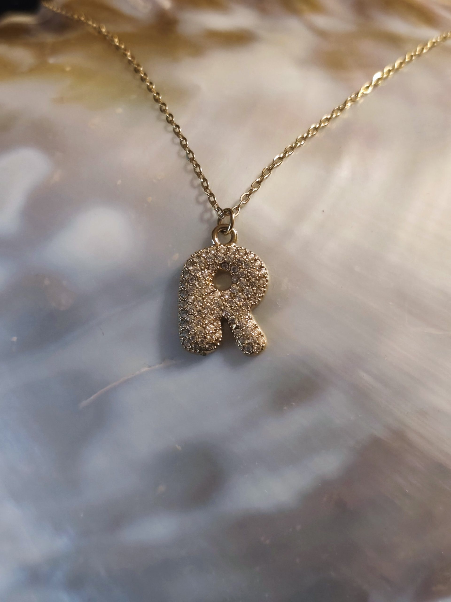 Collier R