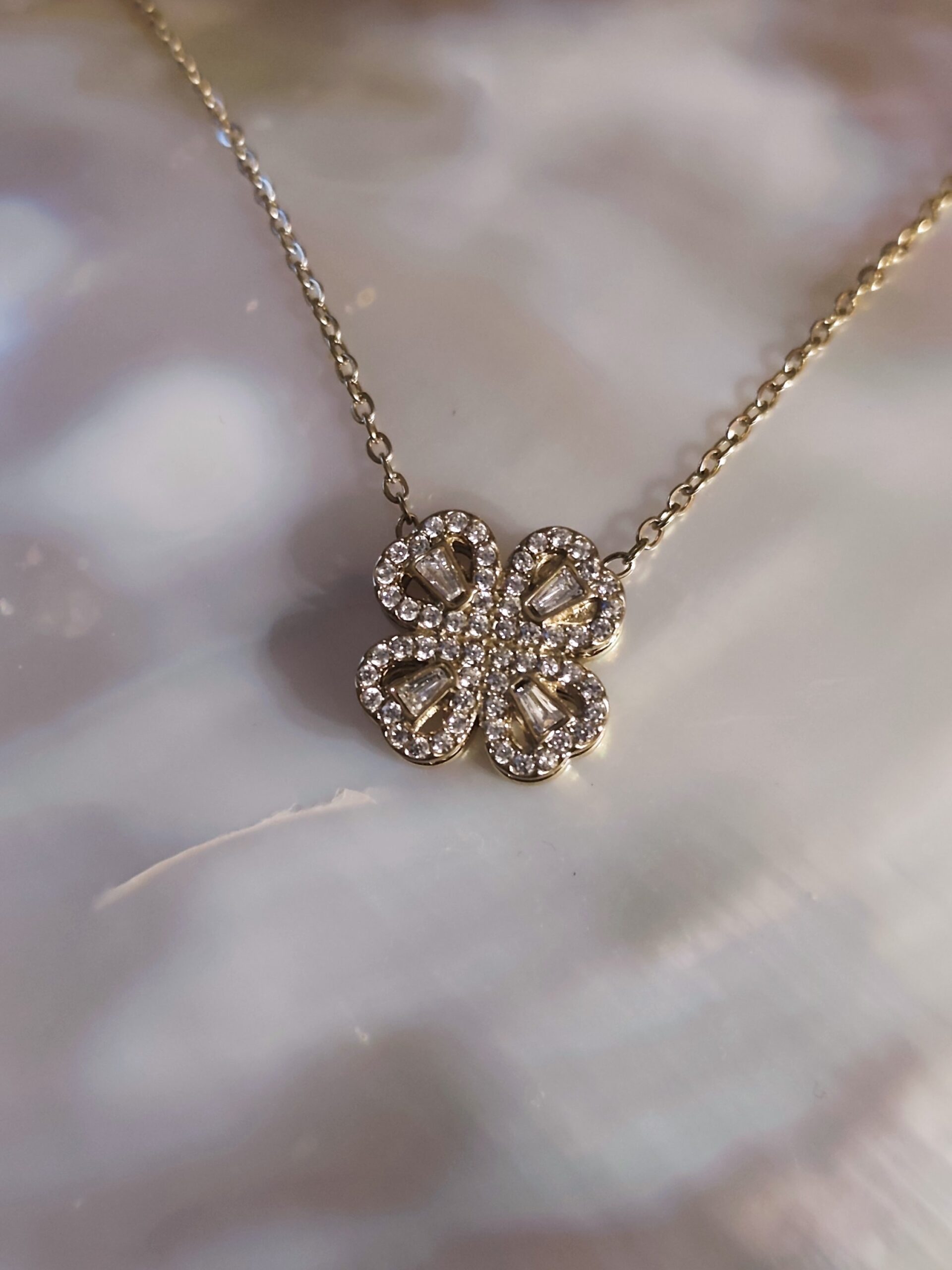 Collier trèfle "façon spiner"