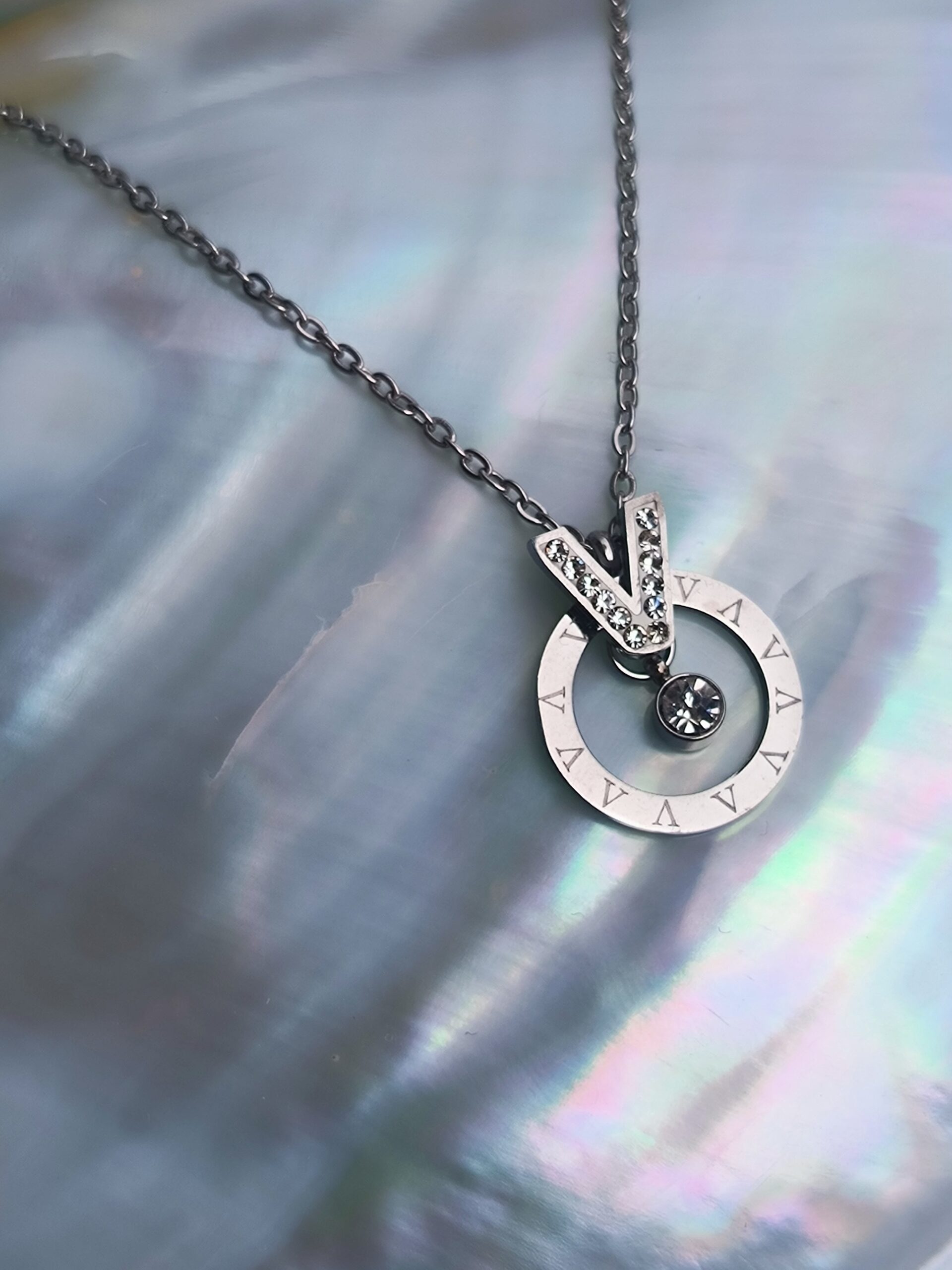 Collier V