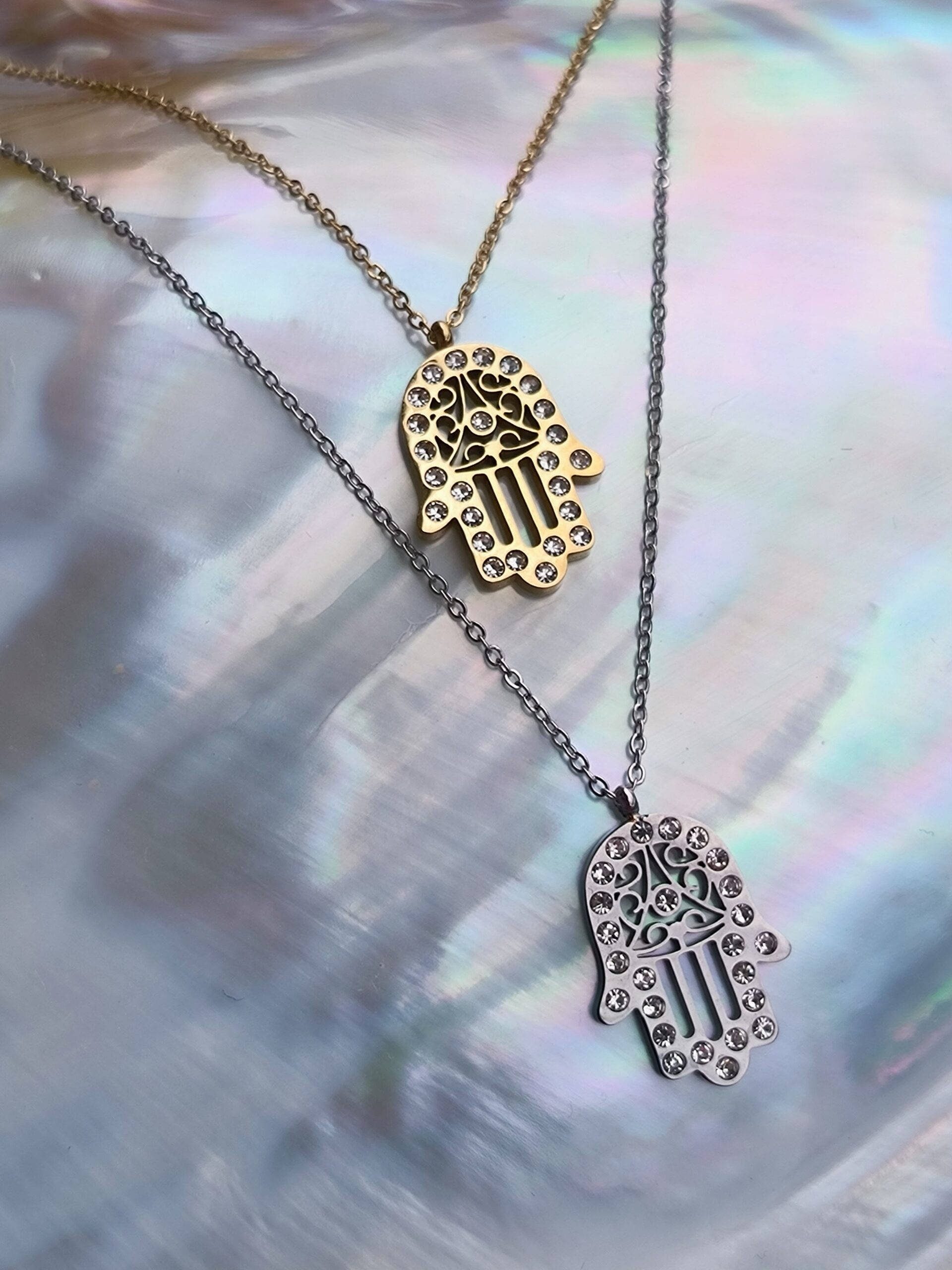 Collier main brodé diam's