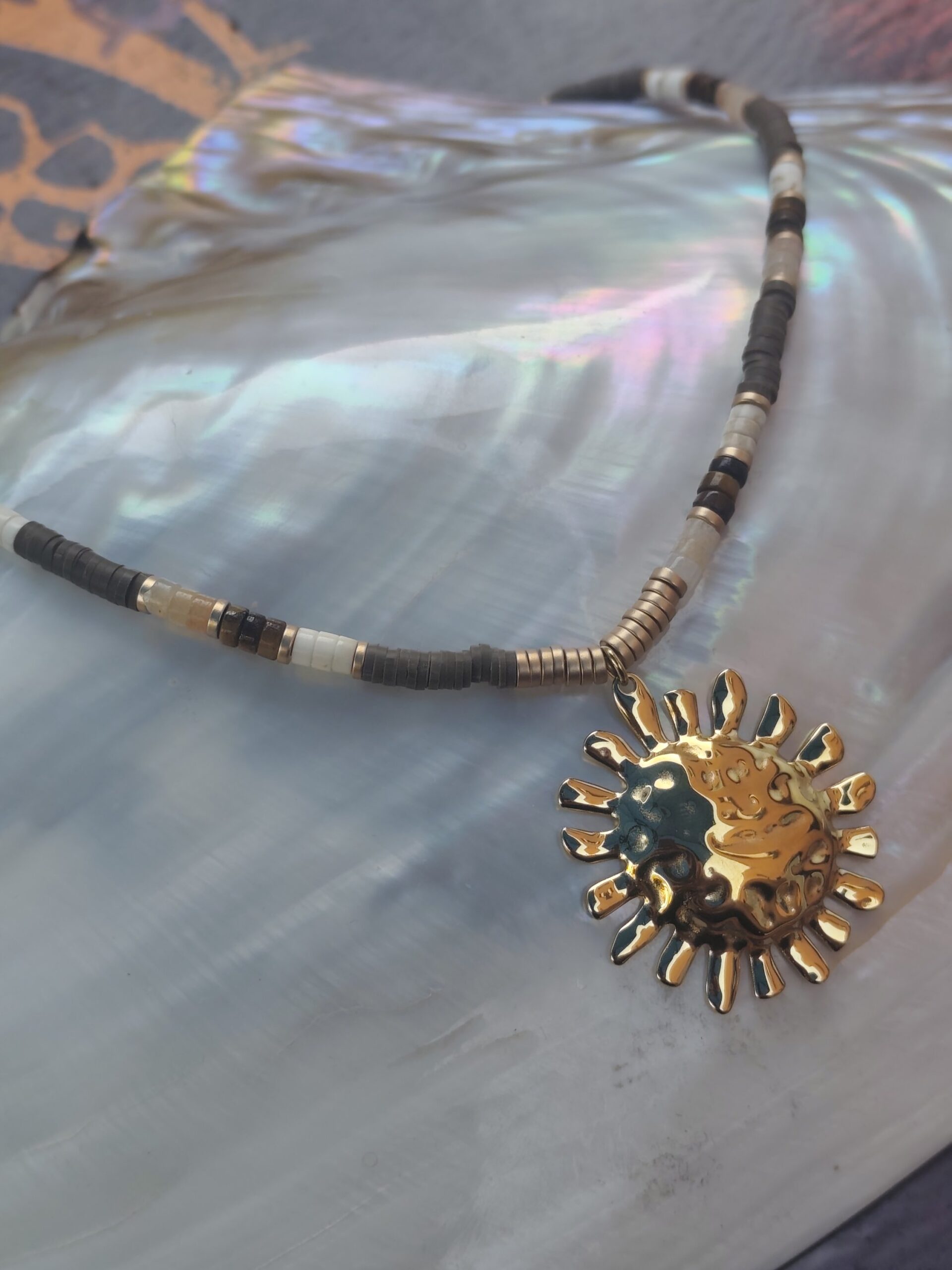 Collier soleil perlé