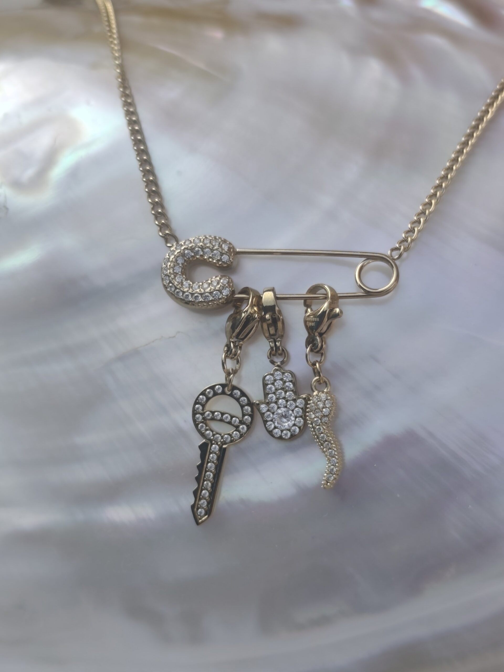 Collier épingle à nourrice
